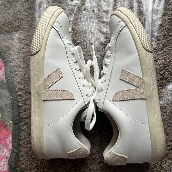 Veja Women's Cream and White Sneakers - Picture 5 of 8